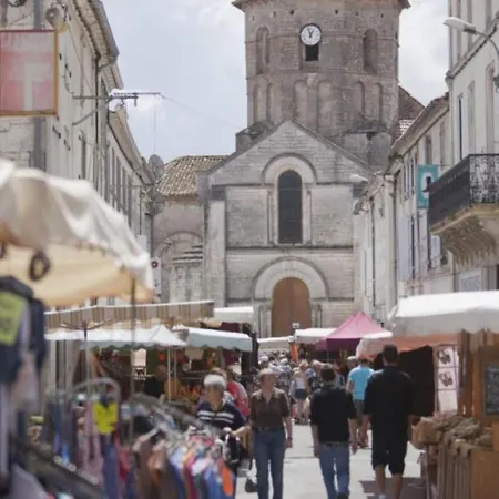 Les Vieux Platanes Lägenhet Rouillac (Charente)